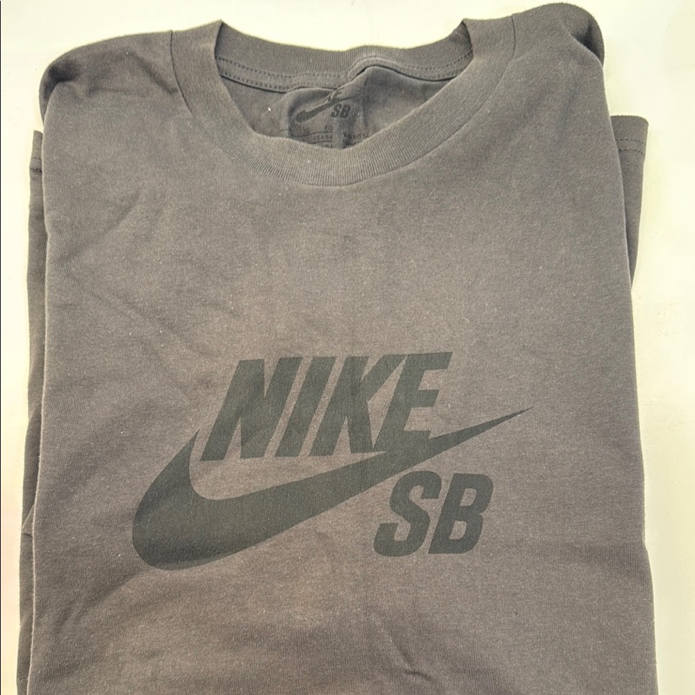 Nike SB Charcoal Tee